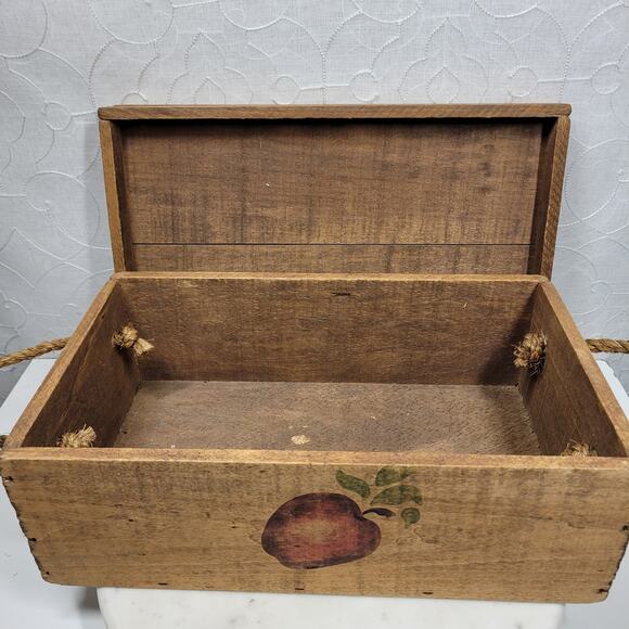 VTG Wood Apple Box 16" Hand Painted Rope Handle Signed 1997 County Fair 4H - Picture 2 of 16